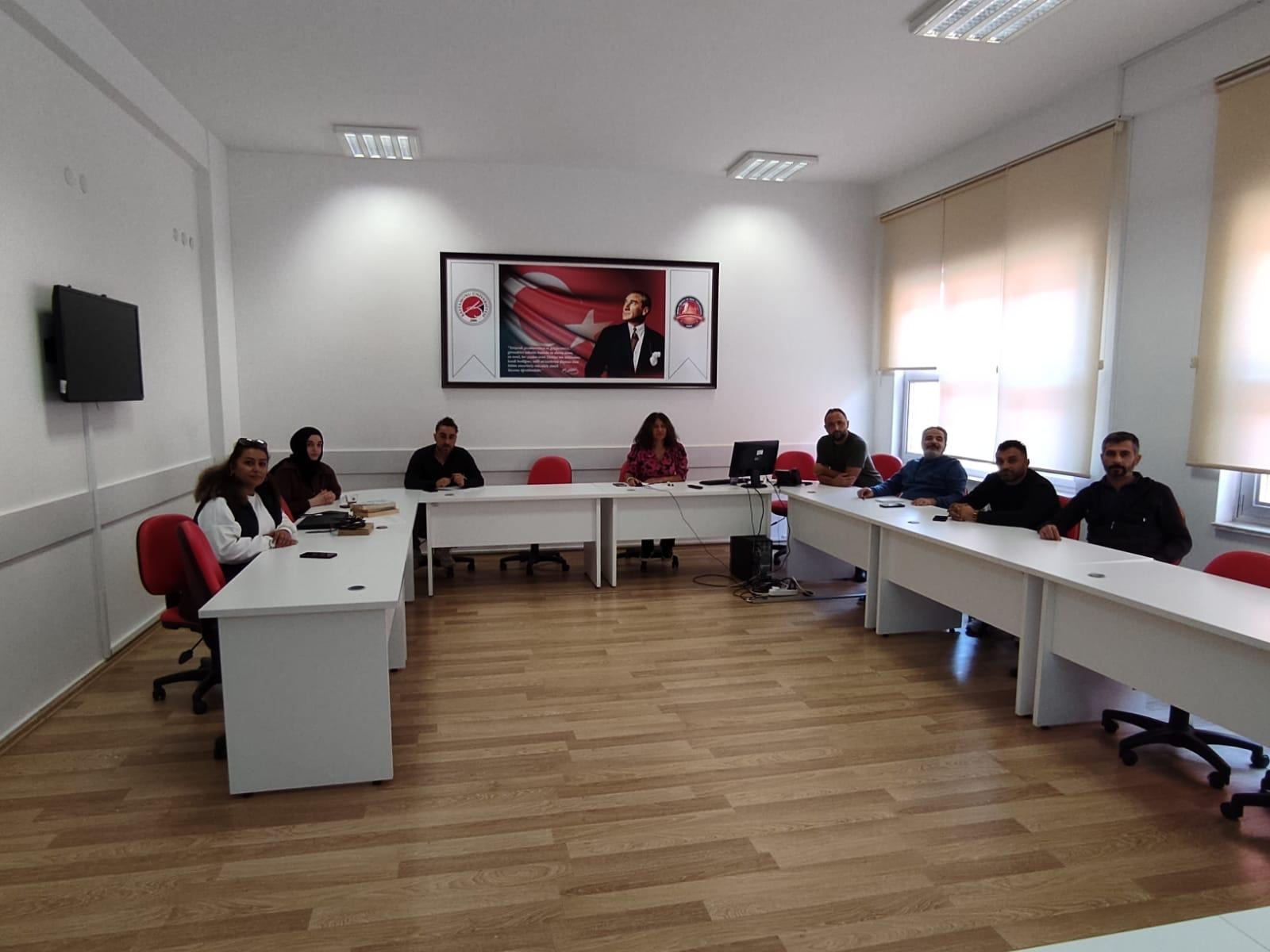 Fakültemiz İdari Personeli ile İç Paydaş Toplantısı Yapıldı. 